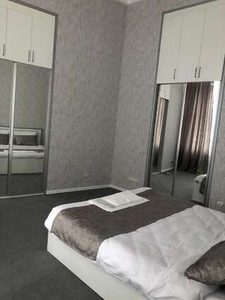 Хостелы Nizami Street Hostel Баку Большой двухместный номер с 1 кроватью-17