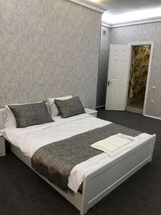 Хостелы Nizami Street Hostel Баку Большой двухместный номер с 1 кроватью-28