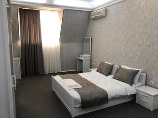 Хостелы Nizami Street Hostel Баку Большой двухместный номер с 1 кроватью-34