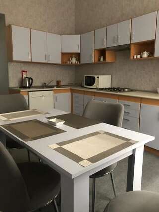 Хостелы Nizami Street Hostel Баку Большой двухместный номер с 1 кроватью-3