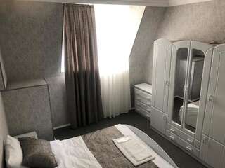 Хостелы Nizami Street Hostel Баку Большой двухместный номер с 1 кроватью-5